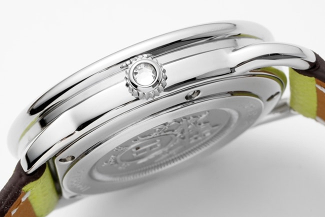Top-tier Hermès women's white dial green strap classic series quartz watch side view
