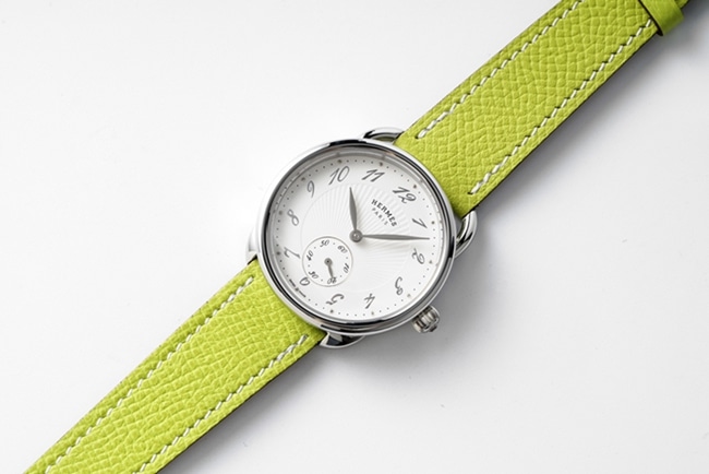 top-tier Hermès women's white dial green strap classic series quartz watch front view