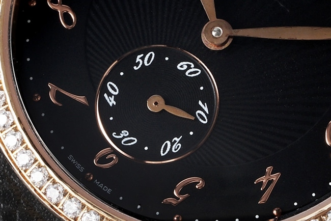 top-tier Hermès women's black dial black belt classic series quartzleather strap watch detail shots