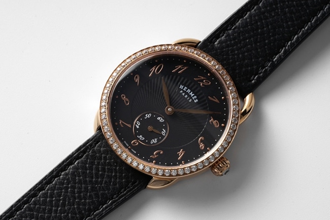 top-tier Hermès women's black dial black belt classic series quartzleather strap watch front view