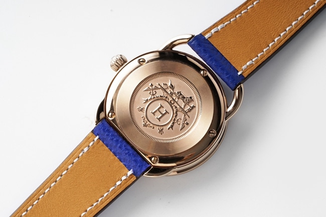 Top-tier Hermès women's white dial blue belt women's classic watch series leather strap watch back cover picture