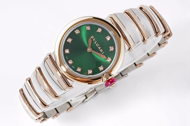 top-tier replicaBvlgari women's green dialsteel braceletLVCEA series quartz watch front view