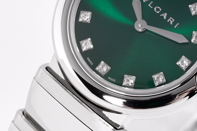 top-tier replicaBvlgari women's green dial18krose goldsteel braceletLVCEA series quartz watch detail shots