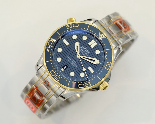 top-tier replicaOmega men's blue dialsteel braceletSeamaster 300m series mechanical watch front view