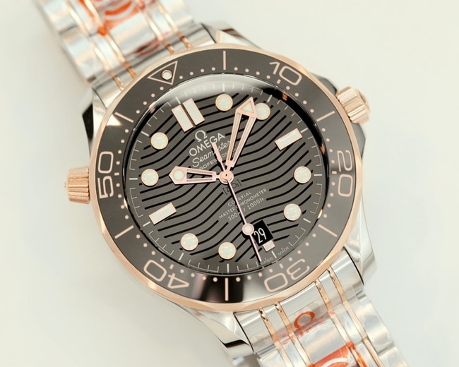 top-tier replicaOmega men's black dialsteel braceletSeamaster 300m series fully automatic movement watch front view