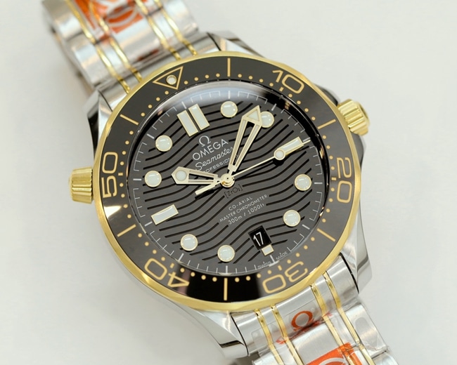 top-tier replicaOmega men's black dialsteel braceletSeamaster 300m series mechanical watch front view