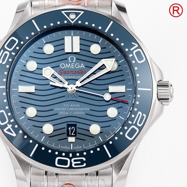Omegatop-tier men's blue dialsteel braceletSeamaster 300m series mechanical watch front view