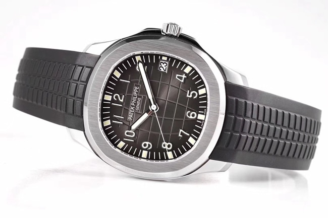 ZF FactoryPatek Philippetop-tier replicahigh-quality watch men's black dialrubber strap submarine explorer series mechanical watch front view