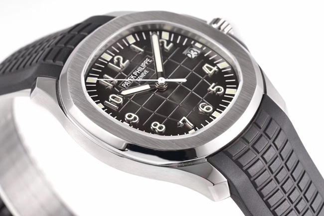 ZF FactoryPatek Philippetop-tier replicahigh-quality watch men's black dialrubber strap submarine explorer series mechanical watch side view
