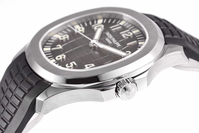 ZF FactoryPatek Philippetop-tier replicahigh-quality watch men's black dialrubber strap submarine explorer series mechanical watch side view