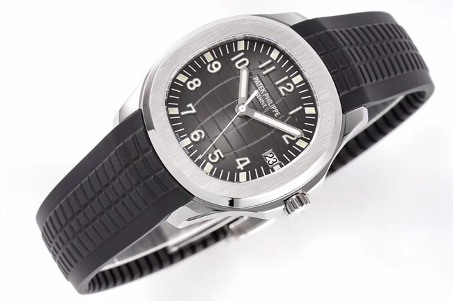 ZF FactoryPatek Philippetop-tier replicahigh-quality watch men's black dialrubber strap submarine explorer series mechanical watch front view