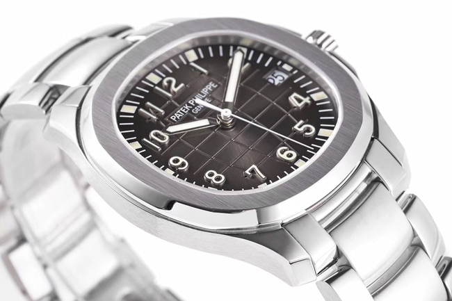 ZF FactoryPatek Philippetop-tier replicasuper watch men's black dialsteel braceletV3 version submarine explorer series mechanical watch front view