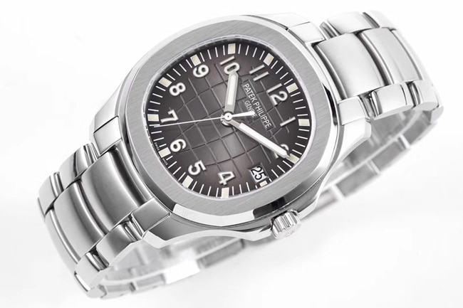 ZF FactoryPatek Philippetop-tier replicasuper watch men's black dialsteel braceletV3 version submarine explorer series mechanical watch front view