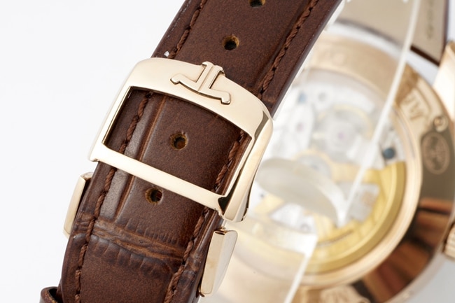 ZF Factorytop-tier replicaJaeger-LeCoultrehigh-quality watch men's white dial brown belt Geographer Q1428421 series mechanical leather strap watch clasp picture