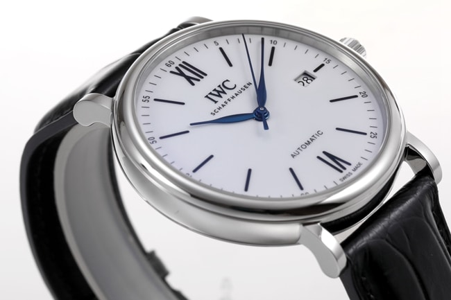 V7 factory top-tier replicaIWC watch men's white dial black belt automatic movement wave fino leather strap watch seven-star recommended side view