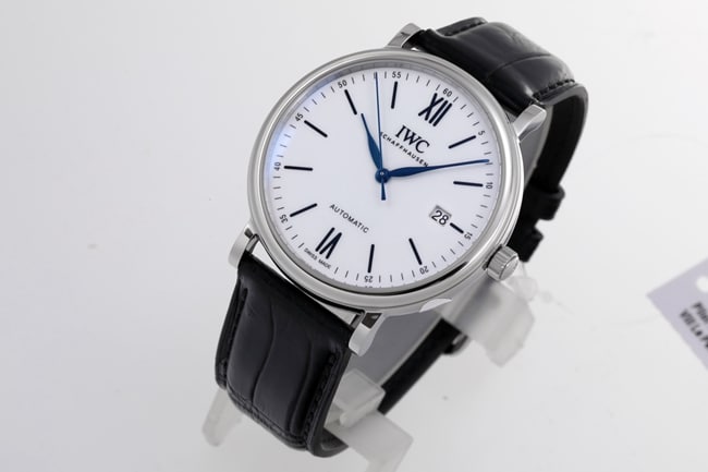 V7 factory top-tier replicaIWC watch men's white dial black belt automatic movement wave fino leather strap watch seven stars recommended front view