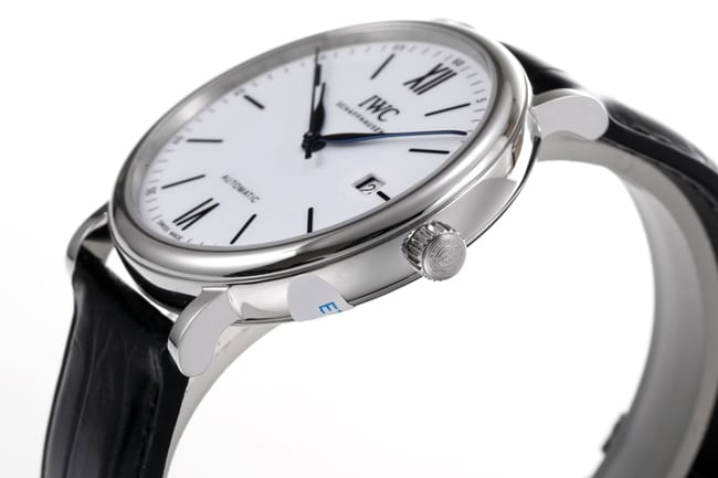V7 factory top-tier replicaIWC watch men's white dial black belt automatic movement wave fino leather strap watch seven-star recommended side view