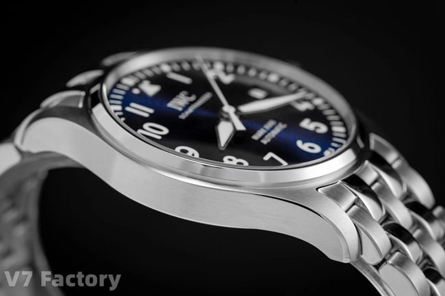 V7 factory IWC top-tiersuper watch men's blue dialsteel bracelet mark eighteen series automatic movement watch side view