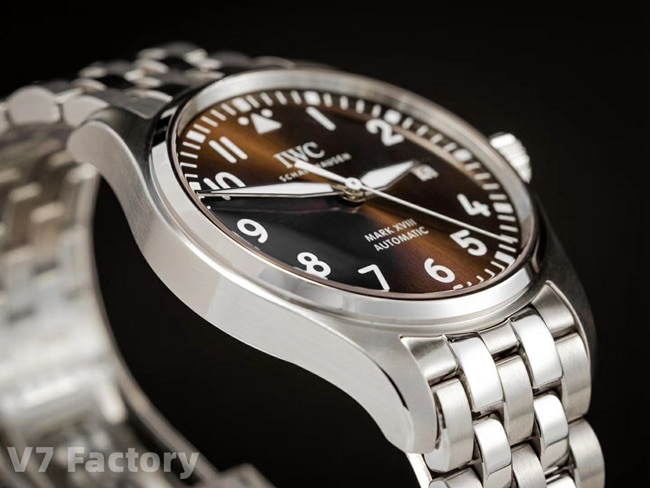 V7 factory top-tier replicaIWC watch men's brown plate steel bracelet Mark 18 series ultimate version mechanical watch side view