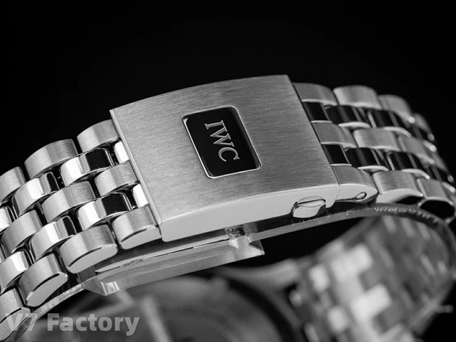 V7 Factory Top IWC Men's White Dial Steel Band Pilot Series 18 Round Dial Mechanical Watch Clasp Photo