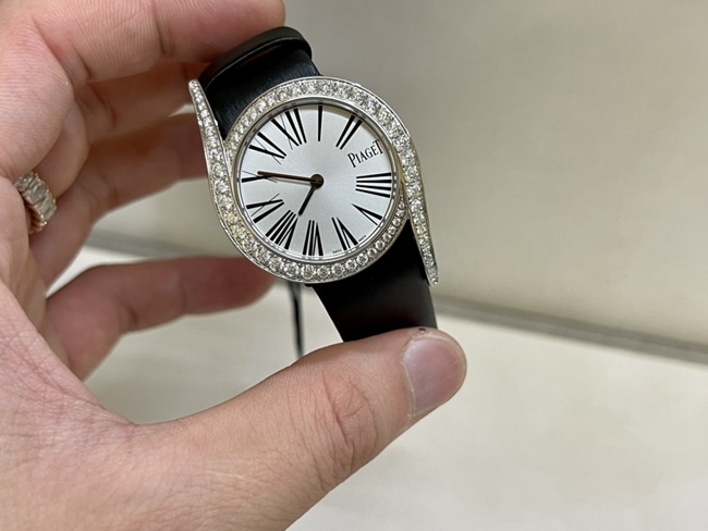 ZF factory top-tier Piaget high-quality watch women's white dial black belt South African real diamond leather strapquartz watch front view