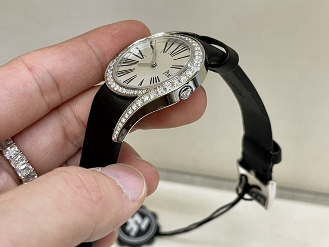 ZF factory top-tier Piaget high-quality watch women's white dial black belt South African real diamond leather strapquartz watch side view
