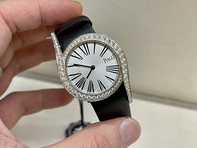 ZF factory top-tier Piaget high-quality watch women's white dial black belt South African real diamond leather strapquartz watch front view