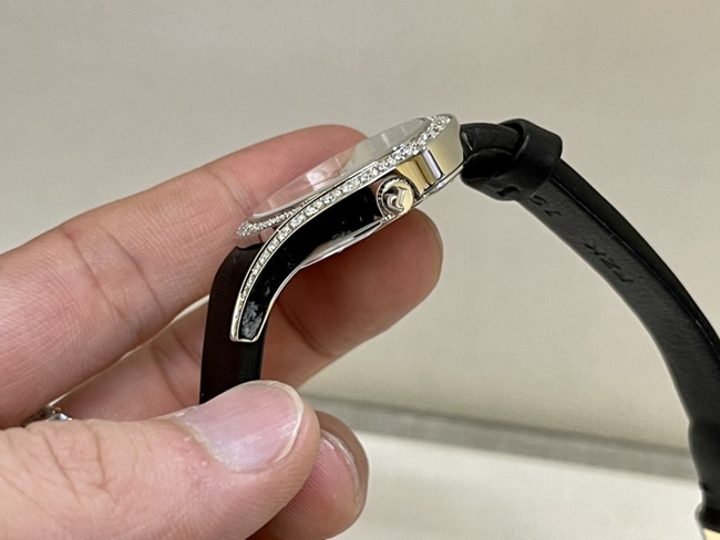 ZF factory top-tier Piaget high-quality watch women's white dial black belt South African real diamond leather strapquartz watch side view