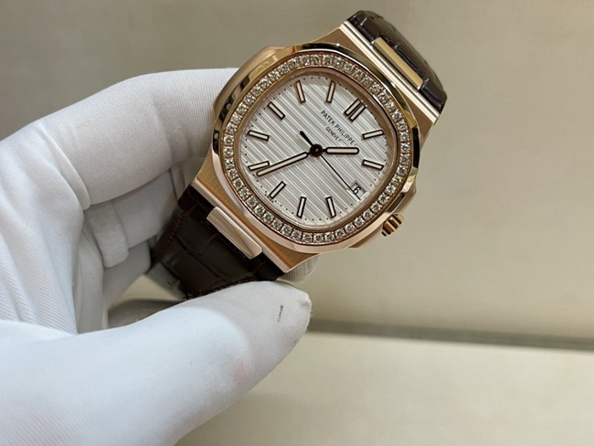 Patek Philippetop-tier watch men's white dial brown belt Nautilus series watch front view