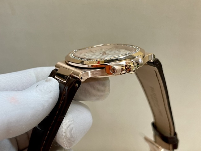 Patek Philippetop-tier watch men's white dial brown belt Nautilus series watch side view