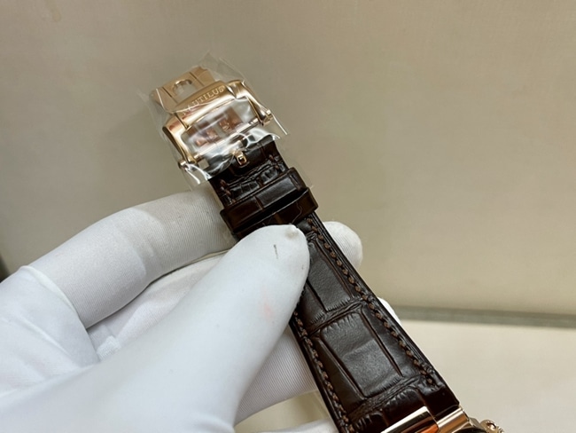 Patek Philippetop-tier watch men's white dial brown belt Nautilus series watch clasp picture