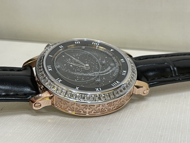 Patek Philippetop-tierhigh-quality watch men's black dial black belt South African T square diamond leather strap watch side view