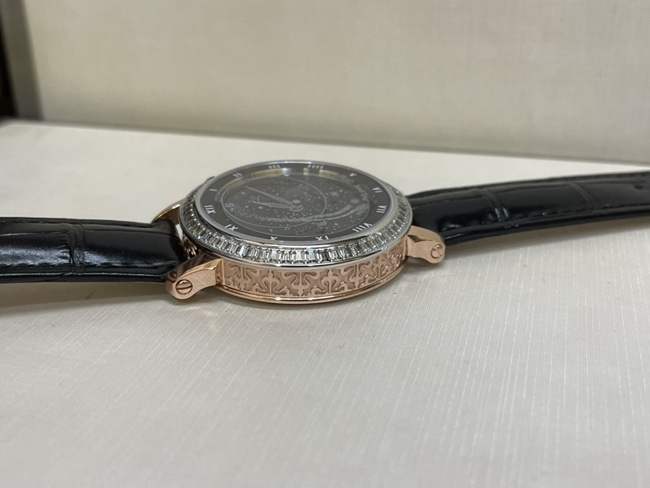 Patek Philippetop-tierhigh-quality watch men's black dial black belt South African T square diamond leather strap watch side view