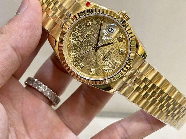 top-tier replicaRolexsuper watch men's gold plate gold band Datejust series watch front view