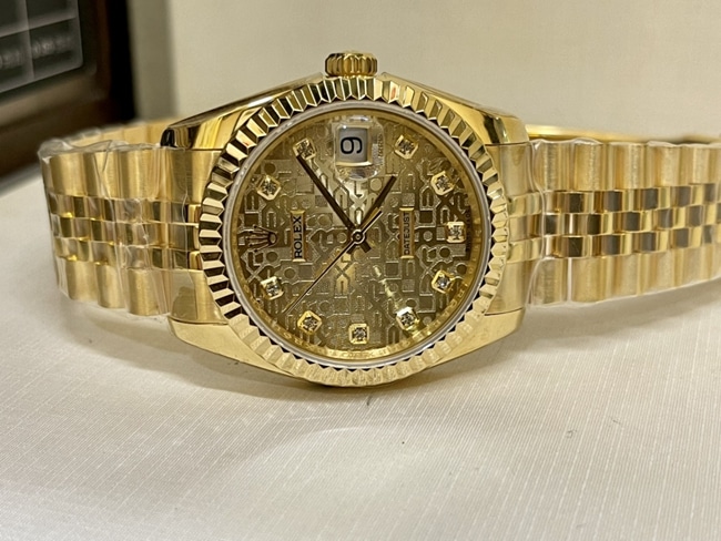 top-tier replicaRolexsuper watch men's gold plate gold band Datejust series watch front view