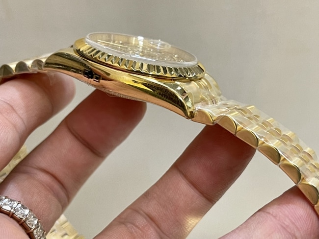 top-tier replicaRolexsuper watch men's gold plate gold band Datejust series watch side view
