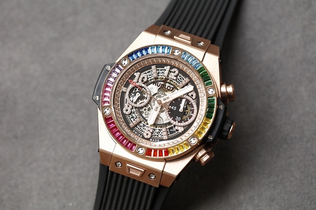 top-tier replicaHublothigh-quality watch men's white dialrubber strapBigBang Big Bang series mechanical watch front view
