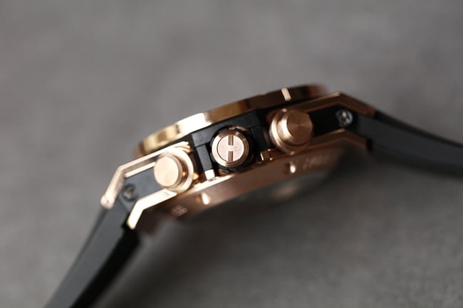 top-tier replicaHublothigh-quality watch men's white dialrubber strapBigBang Big Bang series mechanical watch side view
