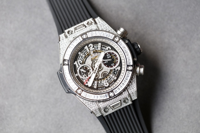 top-tier replicaHublot super A watch men's white dialrubber strapv2 version mechanical BigBang big bang series watch front view