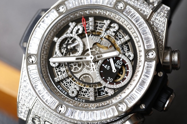 top-tier replicaHublot super A watch men's white dialrubber strapv2 version mechanical BigBang big bang series watch front view