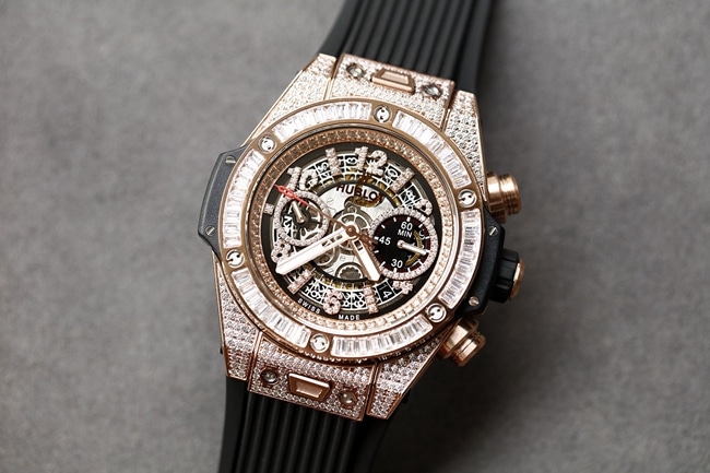 top-tier replicaHublot1:1 watch men's gold disc rubber strap full diamond v2 version BigBang series watch front view