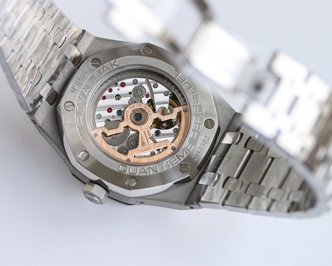 WWE factory top-tier replicaAudemars Piguetsuper watch men's white dialRoyal Oak26574ST series mechanical steel bracelet watch movement picture