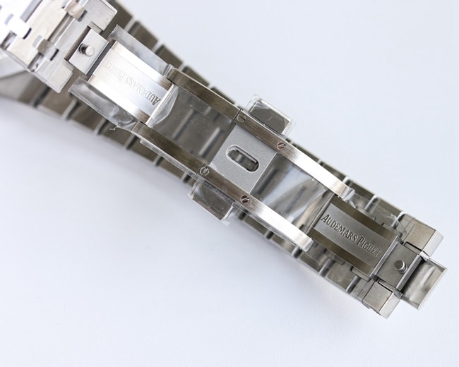 WWE factory top-tier replicaAudemars Piguetsuper watch men's white dialRoyal Oak26574ST series mechanical steel bracelet watch clasp picture