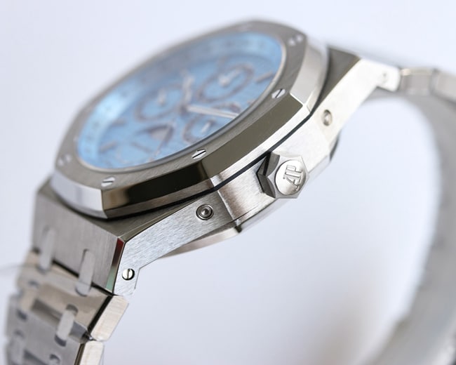 WWE factory top-tier replicaAudemars Piguet super a watch men's blue dialsteel bracelet mechanical Royal Oak26574ST series men's watch side view