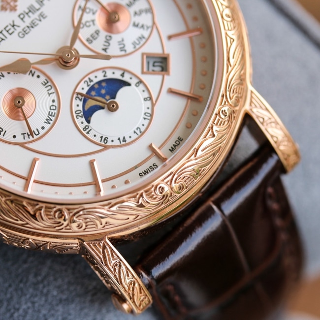 top-tier replicaPatek Philippesuper watch men's white dial brown belt new 42mm mechanical leather strap pure hand carved watch detail shots