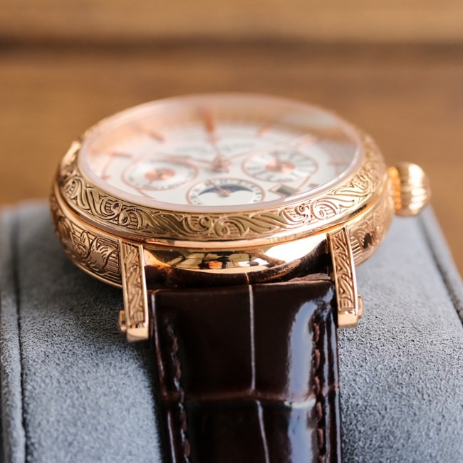 top-tier replicaPatek Philippesuper watch men's white dial brown belt new 42mm mechanical leather strap pure hand carved watch detail shots