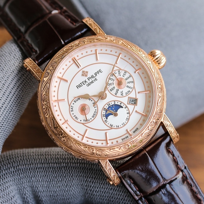 top-tier replicaPatek Philippesuper watch men's white dial brown belt new 42mm mechanical leather strap pure hand carved watch front view