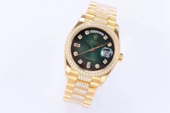 EW Factorytop-tier replicaRolexhigh-quality watch men's green dial gold steel braceletday displayDatejustautomatic movement watch front view