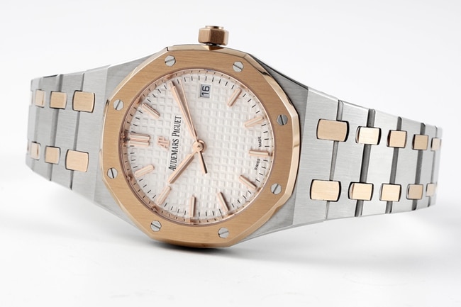 8F factory top-tier replicaAudemars Piguetsuper watch women's white dialsteel bracelet34mm Royal Oakautomatic movement watch front view