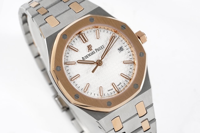 8F factory top-tier replicaAudemars Piguetsuper watch women's white dialsteel bracelet34mm Royal Oakautomatic movement watch front view
